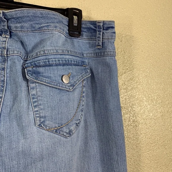 Anne Klein Denim Jeans Capris Pants Blue 14 Average Flap Back Pockets - Picture 13 of 16